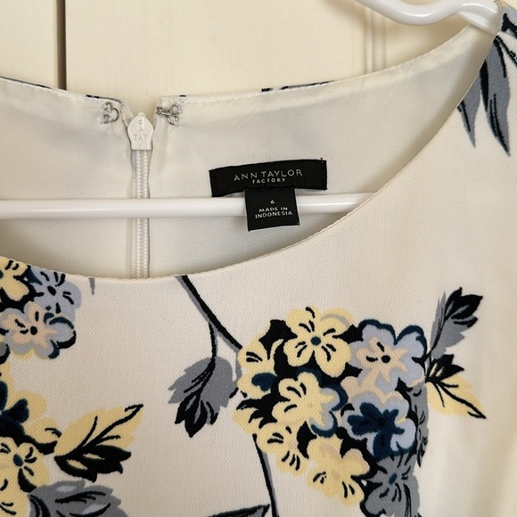 Ann Taylor Factory Sleeveless Floral Dress Size 6 - Picture 3 of 4